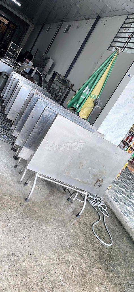 Thanh lý bàn inox, bàn ghế nhựa quán ăn. Mua bán Bàn ghế tại Thành phố Biên Hòa Đồng Nai được đăng bởi Nguyễn Trường Sơn hình 1