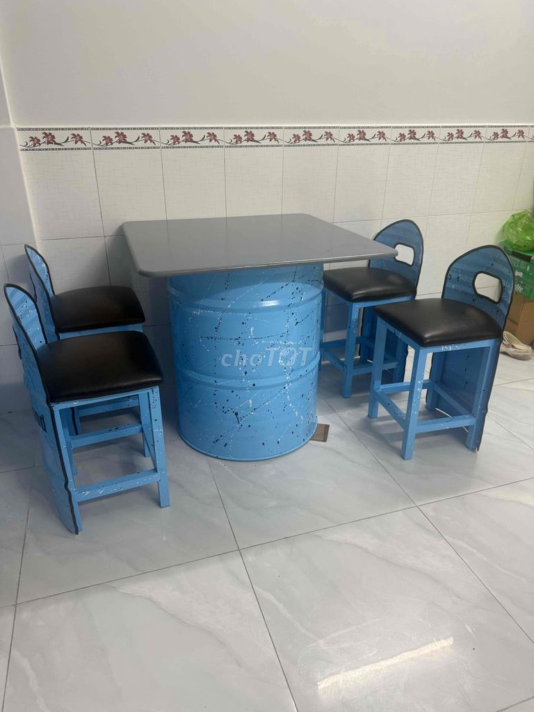 Bộ bàn ghế thùng phi Vintage Xanh dương. Mua bán Bàn ghế tại Quận 11 Tp Hồ Chí Minh được đăng bởi Nhím Xù hình 1