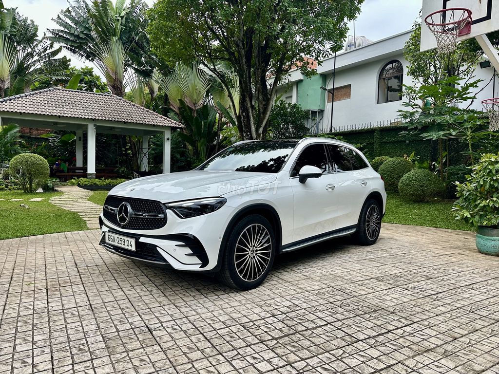 Mercedes Benz GLC300 4matic V1 ***0 km