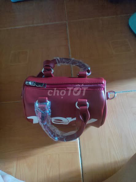 Túi xách nữ da màu đỏ. Mua bán Túi xách tại Quận 5 Tp Hồ Chí Minh được đăng bởi Hội Đồ Điện Tử hình 1