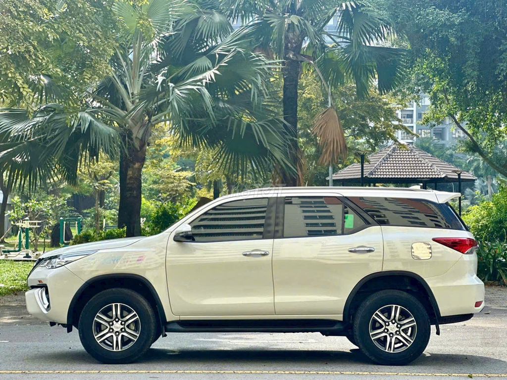 Toyota Fortuner 2019 2.7V 4x2 AT - 39000 km. Mua bán Ô tô tại Quận 7 Tp Hồ Chí Minh được đăng bởi Hai Yen Duong hình 2
