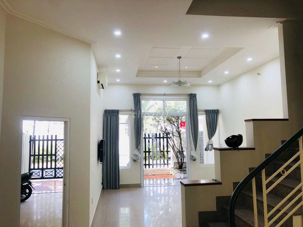 Аренда · 5 комн. · 140 м² · Quận 7, ул. Hà Huy Tập