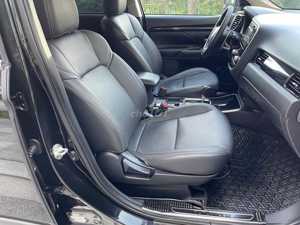 Mitsubishi Outlander 2020 2.0 CVT - 65000 km. Mua bán Ô tô tại Quận Cầu Giấy Hà Nội được đăng bởi Tien Thanh hình 8