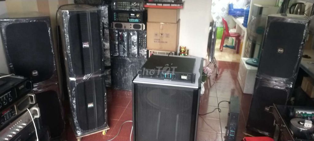 Main bãi, Ampli, Thiết bị..v..v...