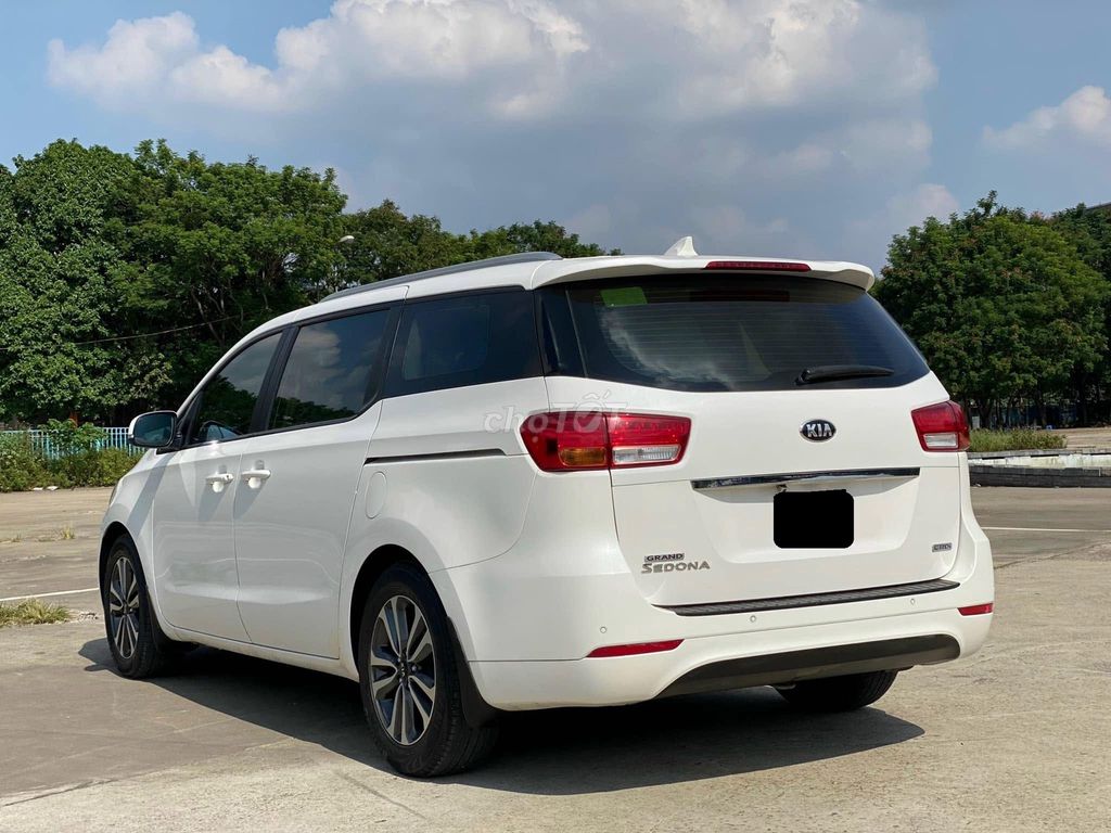Масляный двигатель Kia Sedona 2018 белый