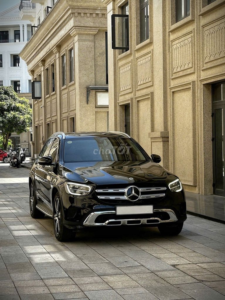 Мерседес GLC200 4matic 2021 черный 46265 км