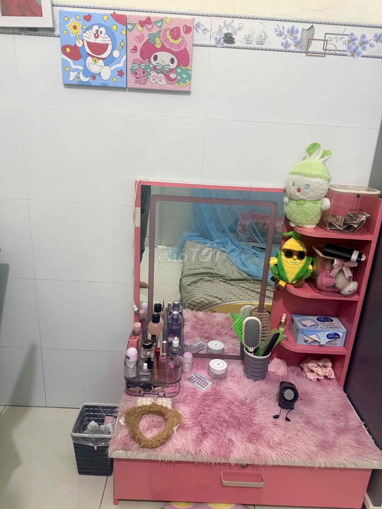 Bàn trang điểm Hồng có đèn LED. Mua bán Bàn ghế tại Huyện Tân Phước Tiền Giang được đăng bởi Lê Thị Ngọc Hân hình 1