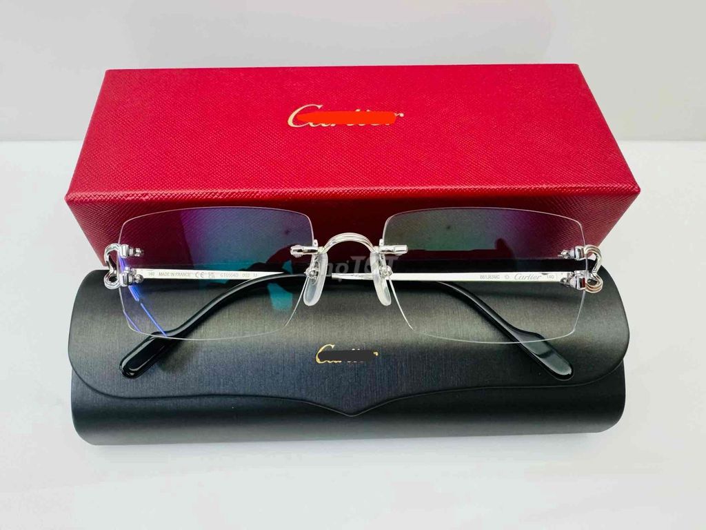 Gọng kính Cartier Pháp mạ vàng trắng chính hãng.. Mua bán Phụ kiện thời trang khác tại Quận 3 Tp Hồ Chí Minh được đăng bởi Huy Hoàng hình 1