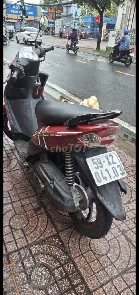 Xe máy Yamaha Ultimo màu đỏ xám sản xuất 2011. Mua bán Xe máy tại Quận 8 Tp Hồ Chí Minh được đăng bởi  Ngô Văn  Phúc  hình 2