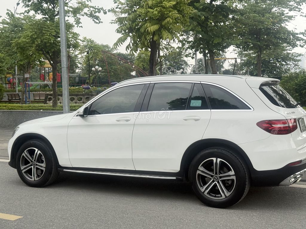 Mercedes-Benz GLC 200 2018 Белый 80 тыс. км