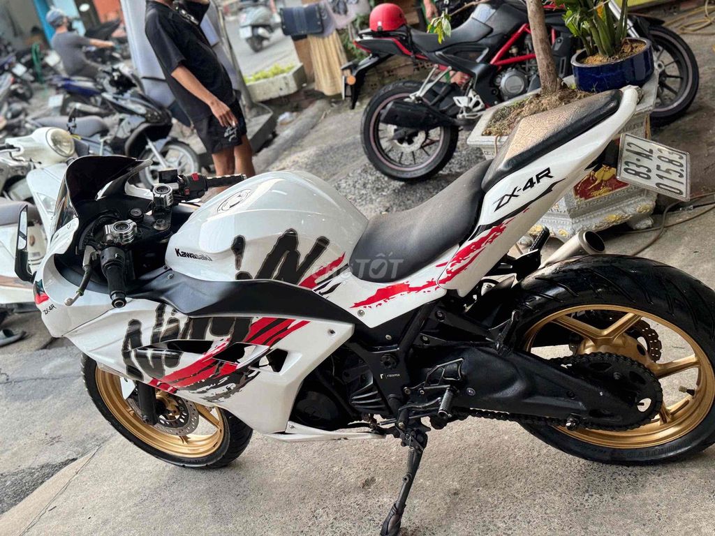 Kawasaki Ninja 250 Trắng Đỏ Đen 40000 km. Mua bán Xe máy tại Quận Bình Tân Tp Hồ Chí Minh được đăng bởi Việt Motor Bình Tân hình 9