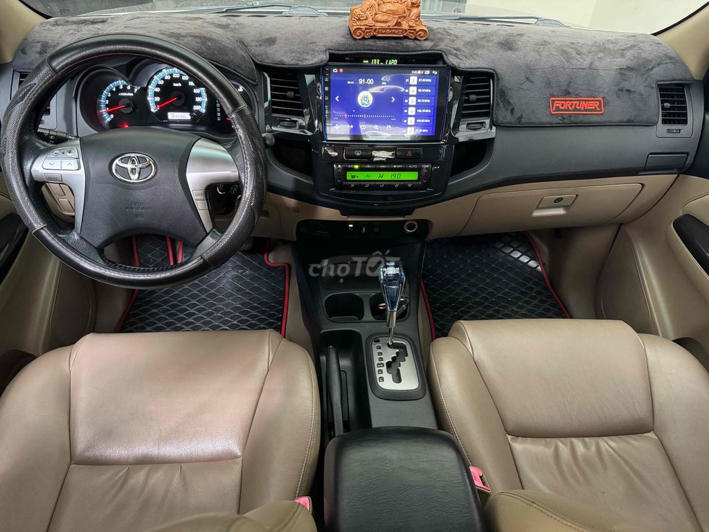 Тойота Фортунер 2.7V 2016 Бензиновая автоматическая, серебристая