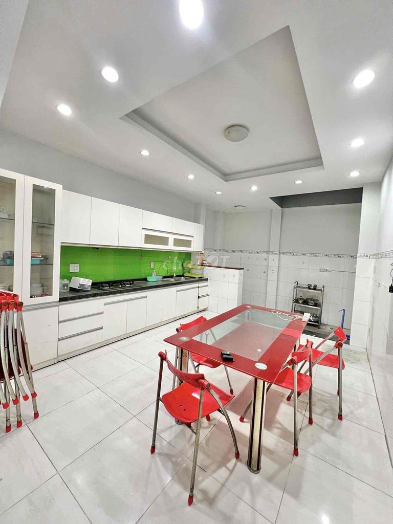 Nhà 4x16 3 Lầu 4PN/5WC Có Nội Thất, Đường Bình Trị Đông