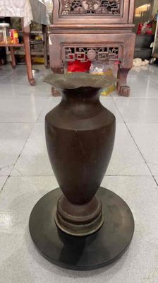 Bình Bông đồng, cao 32cm, nặng 2.3kg. Mua bán Đồ sưu tầm, đồ cổ tại Quận 12 Tp Hồ Chí Minh được đăng bởi Long Thành