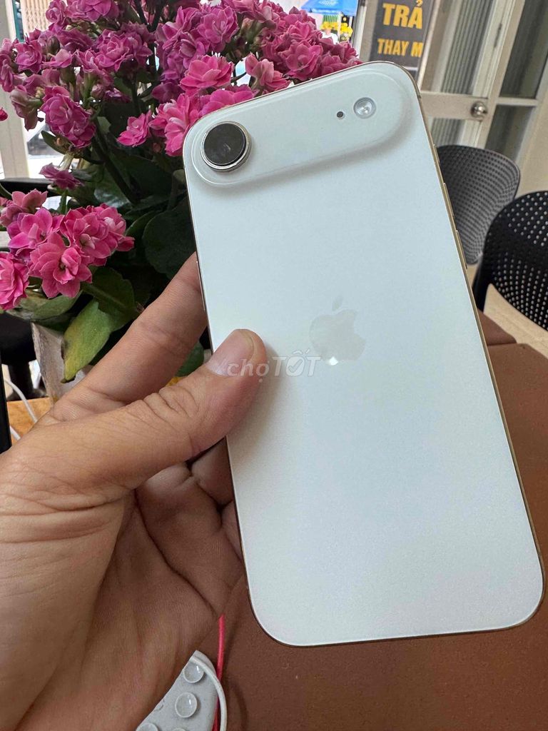 Apple iPhone Air Gold 256GB Vàng. Mua bán Điện thoại tại Quận Thanh Khê Đà Nẵng được đăng bởi Huỳnh Văn Hải hình 1