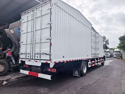 Xe tải Howo 4x2 8 tấn Thùng kín nhập khẩu dài 9,9m. Mua bán Xe tải, xe ben tại Thành phố Biên Hòa Đồng Nai được đăng bởi Howo vimid hình 1