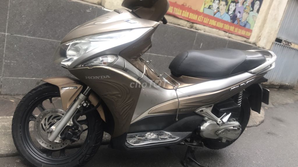 Honda Air Blade Nâu bạc. Mua bán Xe máy tại Quận Thanh Xuân Hà Nội được đăng bởi Nguyễn Anh Dương hình 2
