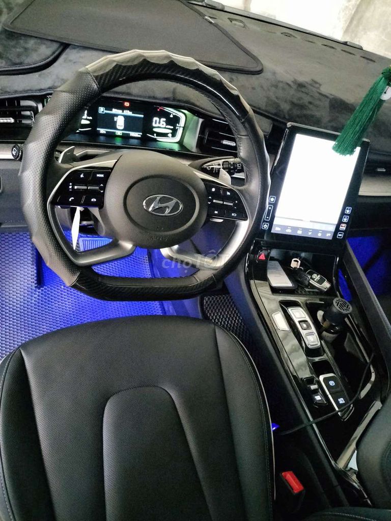 Стандартное издание Hyundai Custin 1.5 2024, черное