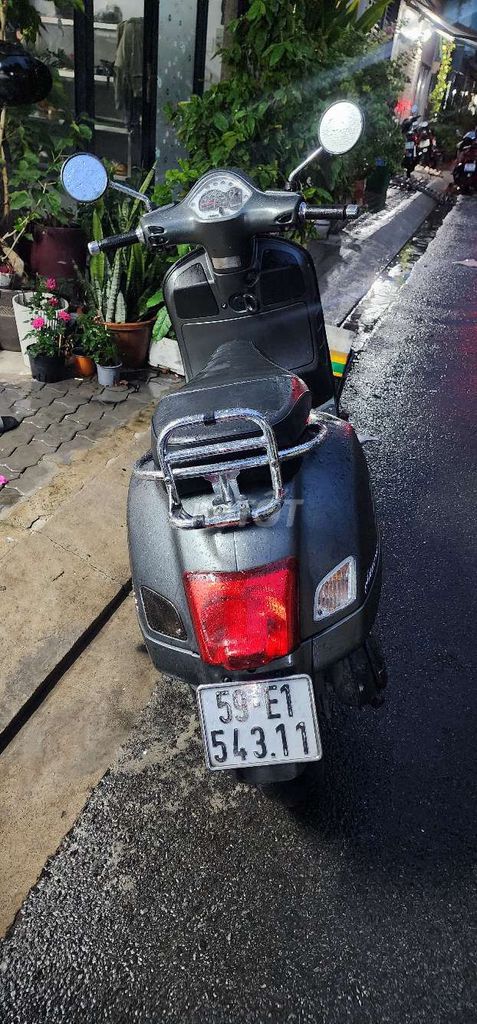 Piaggio Vespa GTS 3Vie 2013 серый с роскошной доставкой