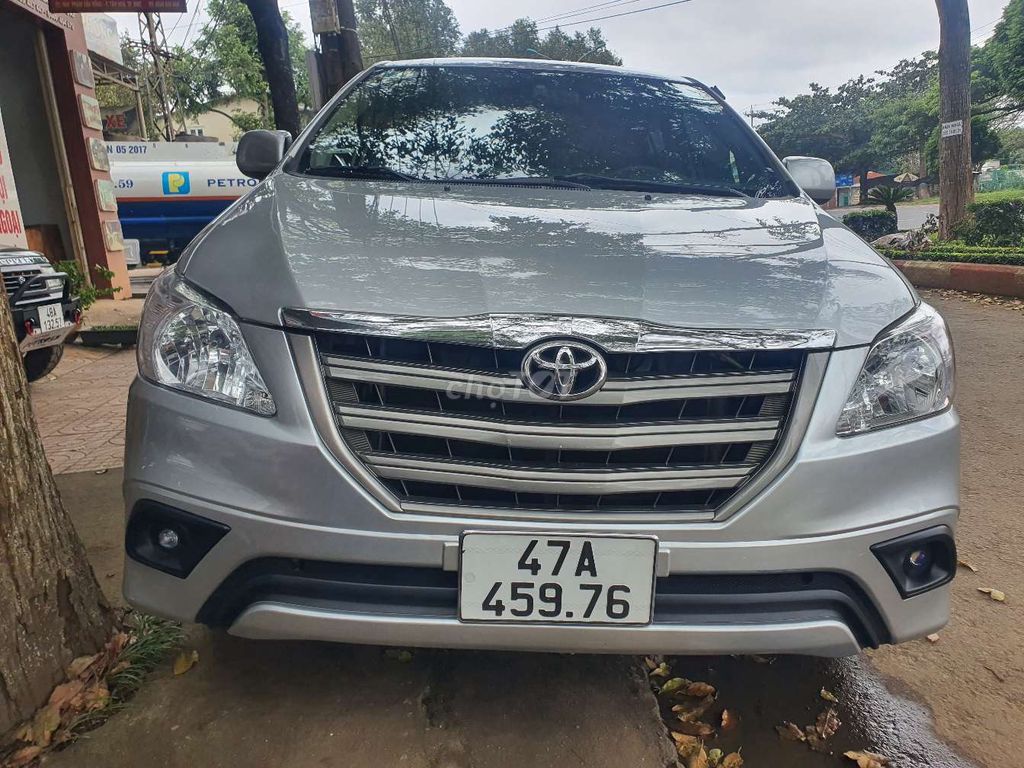 Toyota Innova 2015 E - 1234 km