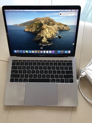 MacBook Pro 2017 bị sọc màn hình phải thay màn