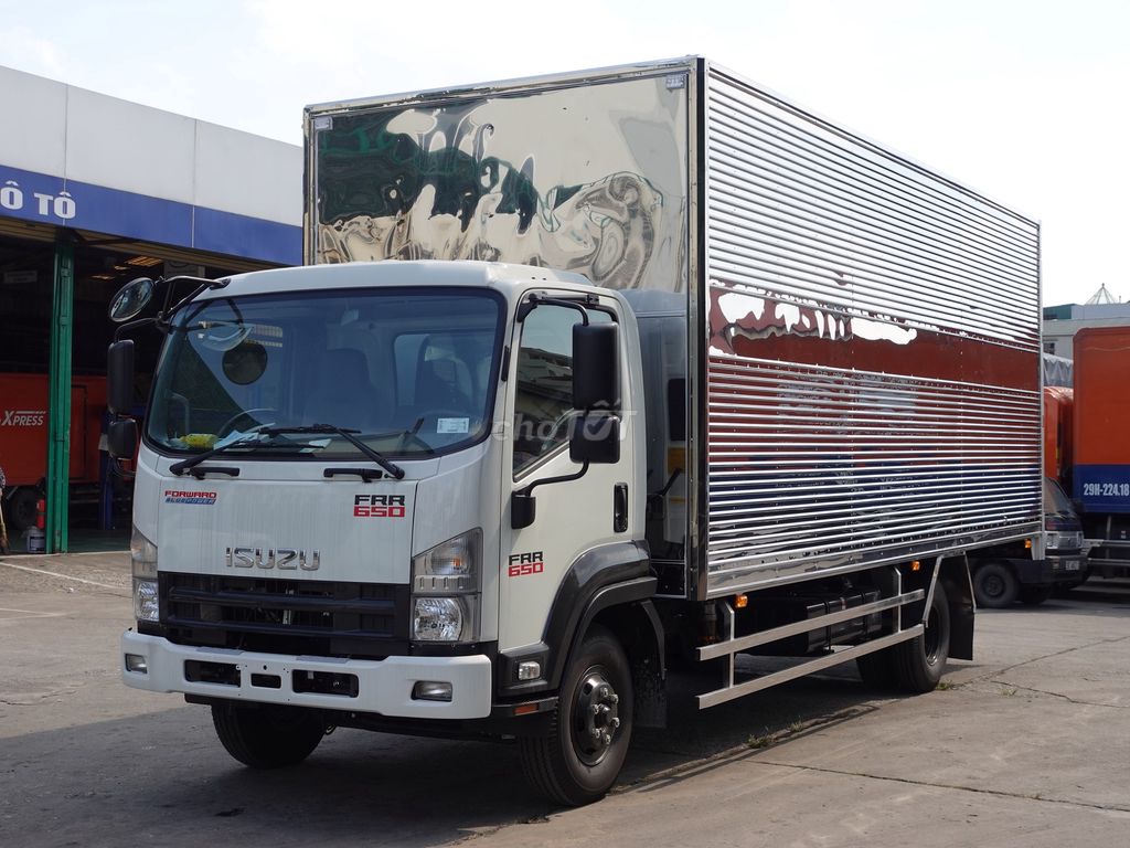 Isuzu FRR 650 thùng kín Pallet