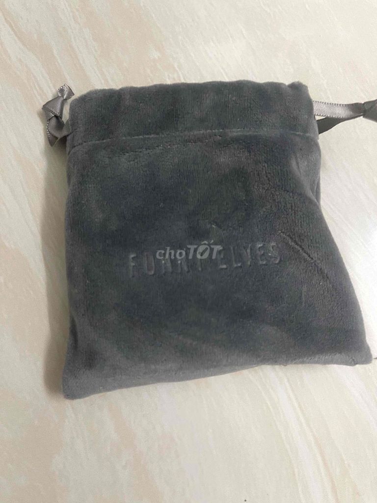 Phấn phủ nén Funny Elves nữ. Mua bán Phụ kiện thời trang khác tại Quận 5 Tp Hồ Chí Minh được đăng bởi Kimmie hình 1