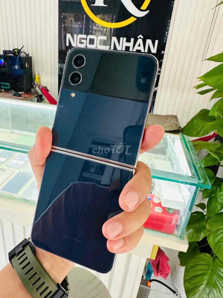 Samsung Z Flip 4 256GB Xanh VN bản 256G zin đẹp99%. Mua bán Điện thoại tại Thành phố Biên Hòa Đồng Nai được đăng bởi Oanh Hoang hình 1