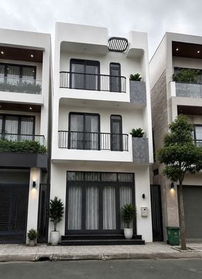Nhà SG 3 tầng đưa trước 700 triệu vào ở