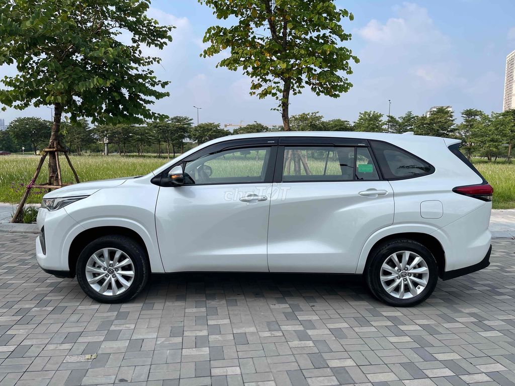 Toyota Innova Cross V 2025 Белый 50000 км