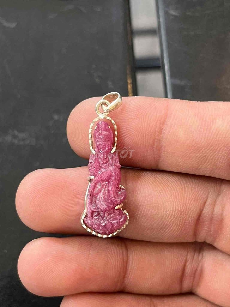 Mặt đeo quan âm ruby luc yên bọc bạc mặt dây