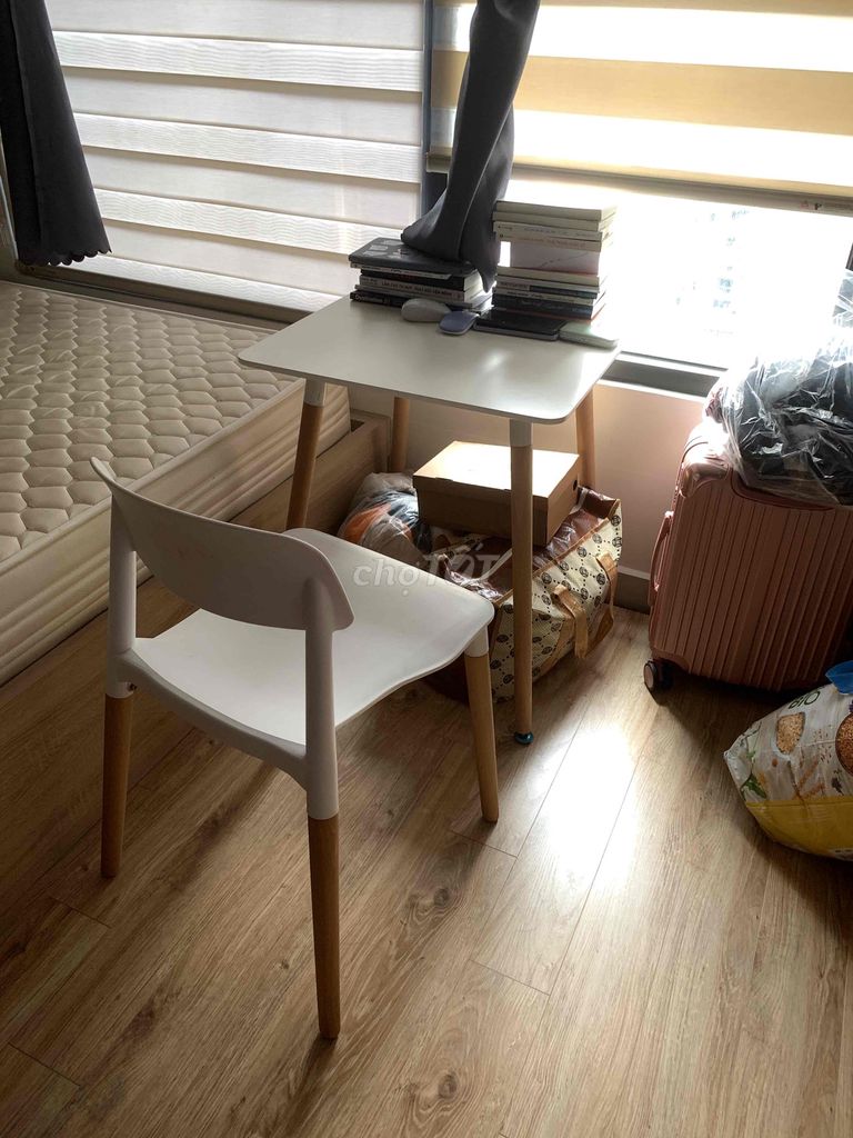 Pass bộ bàn ghế decor màu trắng giá rẻ. Mua bán Bàn ghế tại Quận Nam Từ Liêm Hà Nội được đăng bởi Ms Trang hình 1