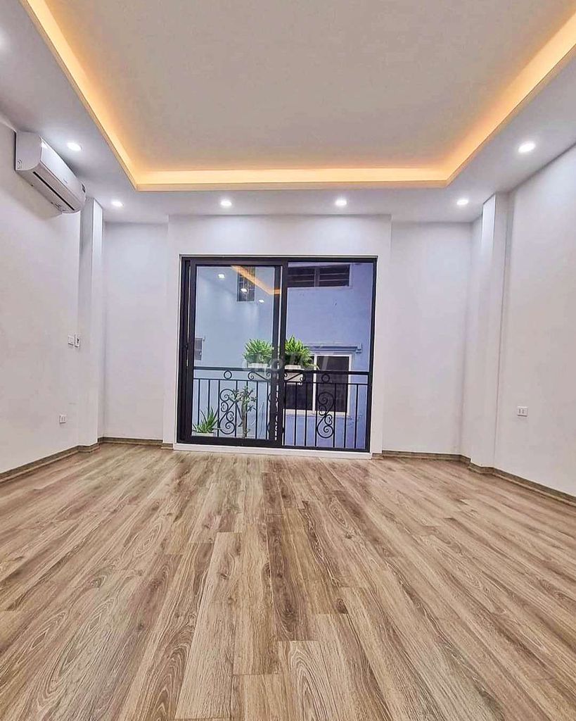 CHỈ HƠN 8 TỶ ! GẦN CIPUTRA, 44m2, Ô TÔ Vào, 7 Tầng, THANG MÁY, LÔ GÓC