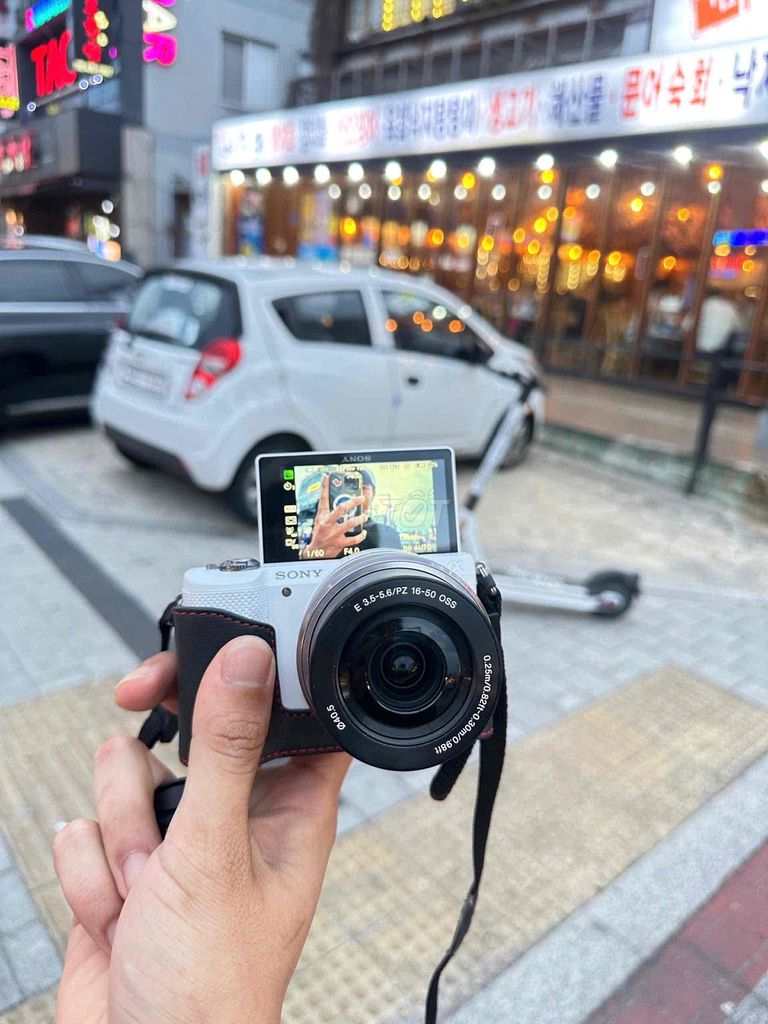 Máy ảnh Sony 5000 Trắng ống kính PZ 16-50. Mua bán Máy ảnh, Máy quay tại Thành phố Dĩ An Bình Dương được đăng bởi Vũ ViệtAnh hình 1