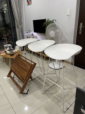Bán ghế quầy bar và bàn treo ban công. Mua bán Bàn ghế tại Thành phố Dĩ An Bình Dương được đăng bởi Lê thị hòa