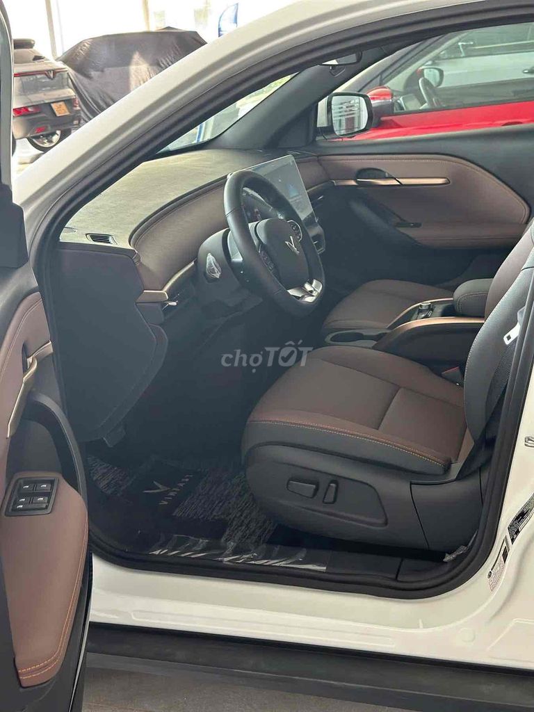 Vinfast VF6 plus xám xi măng tiêu chuẩn 1 sẵn xe. Mua bán Ô tô tại Quận 5 Tp Hồ Chí Minh được đăng bởi Ngọc Vinfast Võ Văn Kiệt hình 4