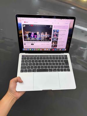 Macbook Pro 2019 Touchbar i5 8/256GB 13.3 rentina. Mua bán Laptop tại Quận Ninh Kiều Cần Thơ được đăng bởi Quý Mobile Cần thơ