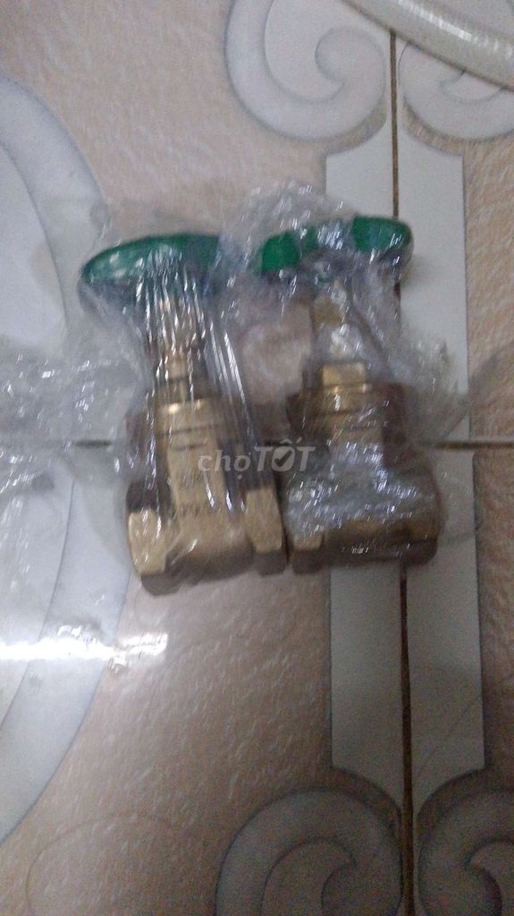 Van khóa nước Đồng Vàng chống gỉ sét. Mua bán Thiết bị vệ sinh, nhà tắm tại Quận 1 Tp Hồ Chí Minh được đăng bởi Bí ẩn Người hình 1