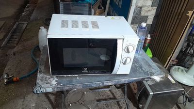 Lò vi sóng hiệu electrolux, ko nướng.. Mua bán Bếp, lò, đồ điện nhà bếp tại Quận Bình Tân Tp Hồ Chí Minh được đăng bởi Bich Vân