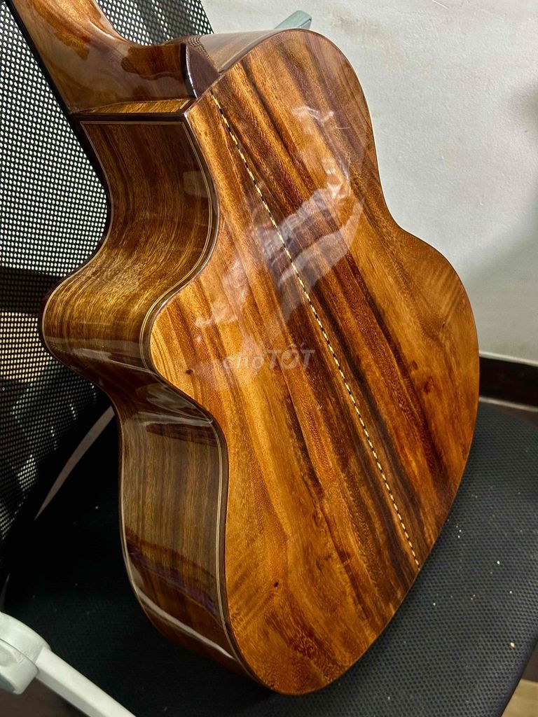 Guitar Trần Classic điệp mới mua thanh lý nữa giá