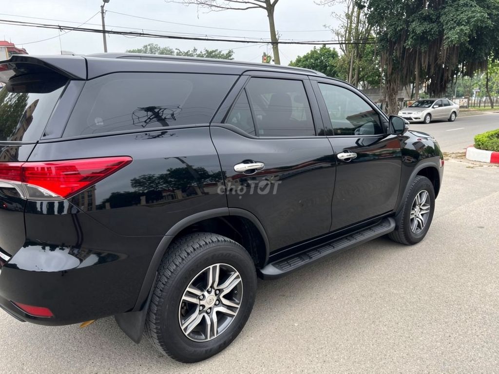 Toyota Fortuner 2022 2.4L 4x2 AT Черный