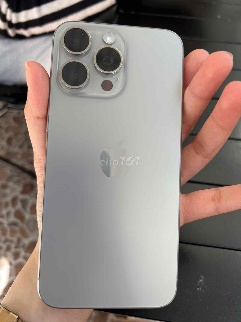 Apple iPhone 15 Pro Max 256GB Titan. Mua bán Điện thoại tại Thành phố Đà Lạt Lâm Đồng được đăng bởi Thuỳ Trang Ông thị hình 1