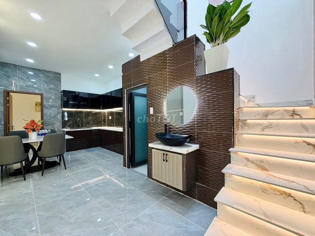 Срочная аренда от собственника: дом 5 этажей в центре Фу Нхуан