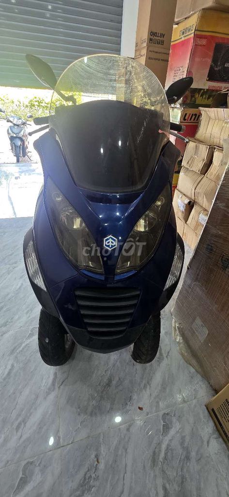 Piaggio MP3 Темно-зеленый, 2 места