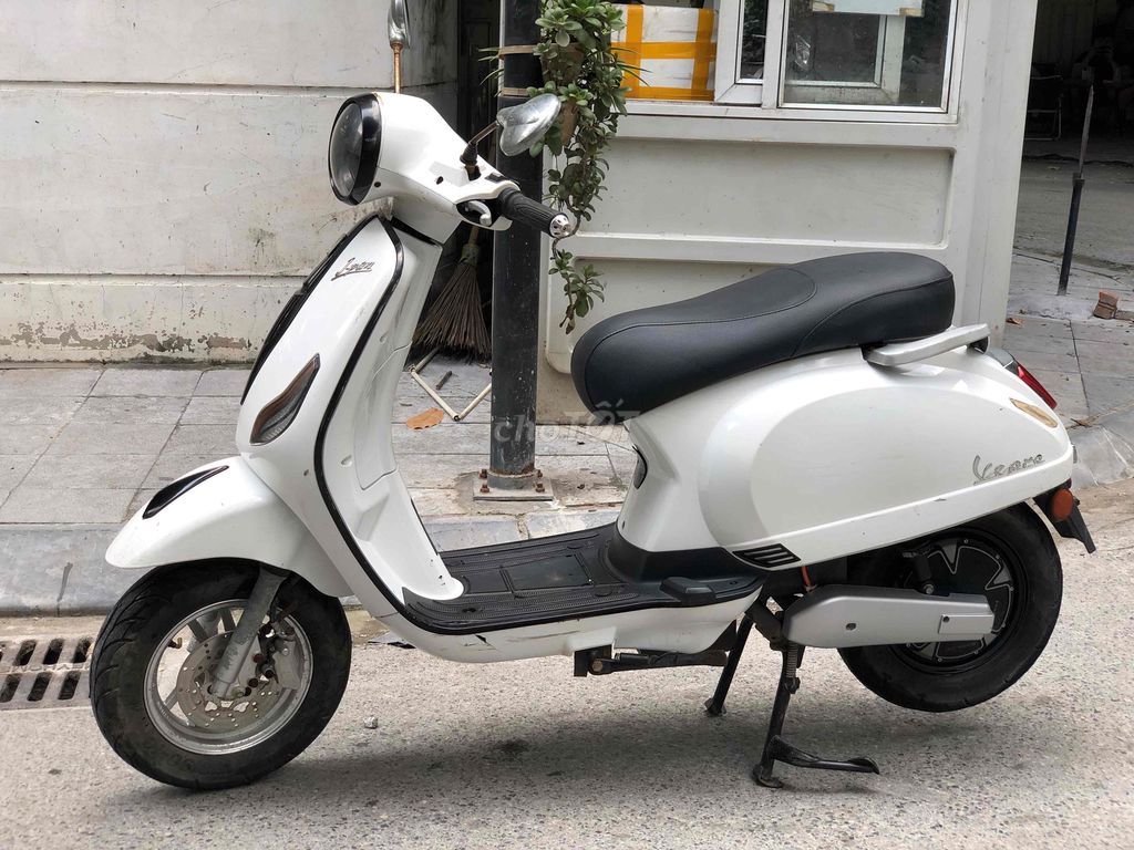 Электроскутер Vespa Белый, оригинальный, свежая модель, в отличном состоянии