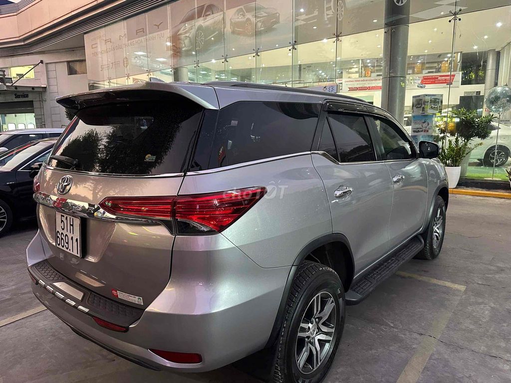 Toyota Fortuner Bạc 19.106 km. Mua bán Ô tô tại Quận Tân Bình Tp Hồ Chí Minh được đăng bởi TOYOTA LÝ THƯỜNG KIỆT hình 4