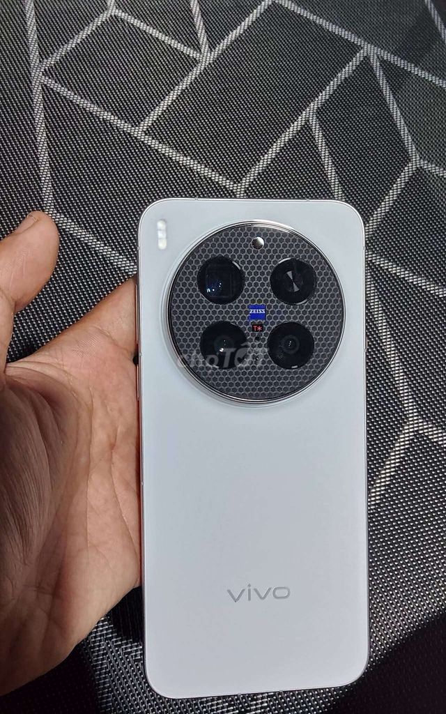 Vivo X300 Pro Trắng. Mua bán Điện thoại tại Huyện Bình Chánh Tp Hồ Chí Minh được đăng bởi Lâm hình 1