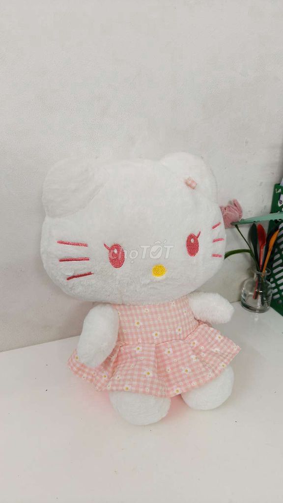 Gấu bông hello kitty váy hồng