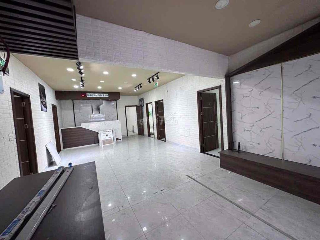 Mặt bằng gần hồ nghinh 300m, ngang:15m
