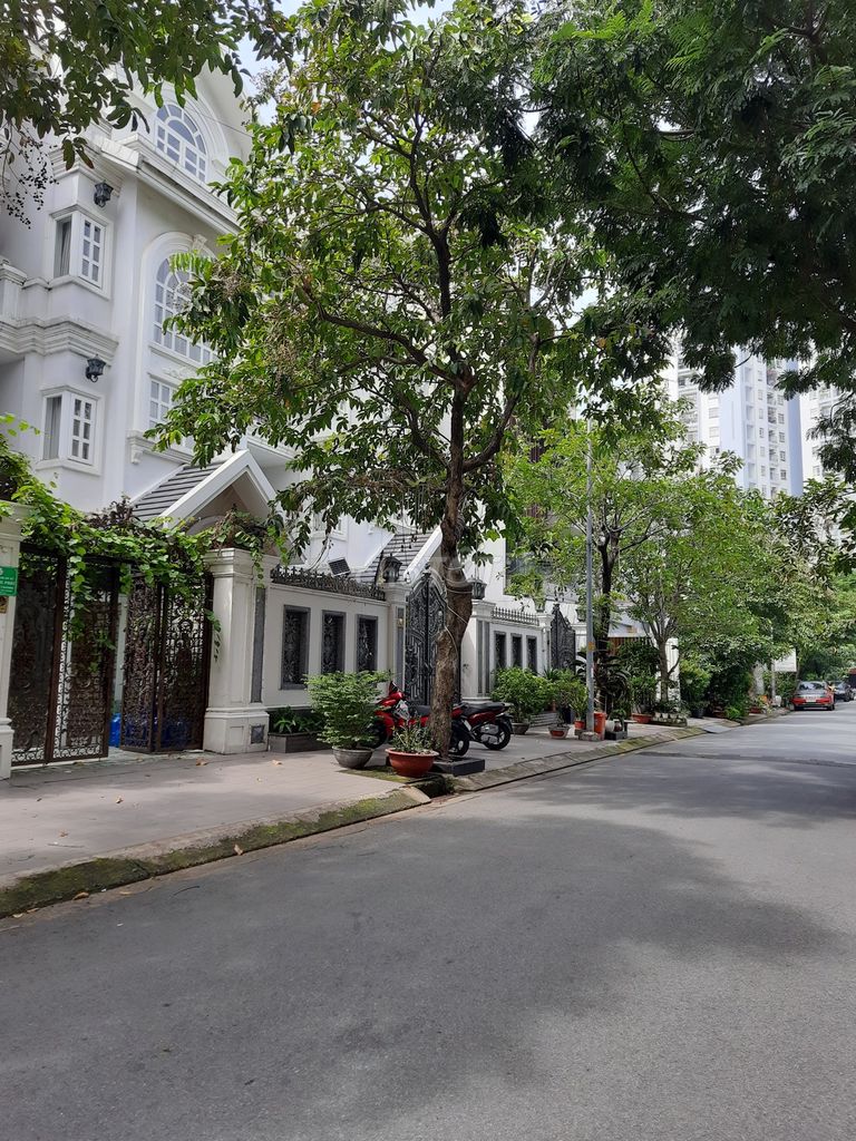 Bán gấp Biệt thự đường số, P.Phú Thuận, Q7, 11,4m x 16m, 168m2, 3 lầu